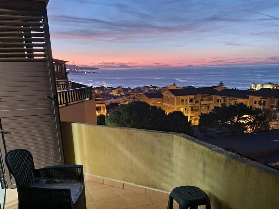 Natural landscape, Balcony/Terrace, City view, Sea view, Sunrise, Sunset