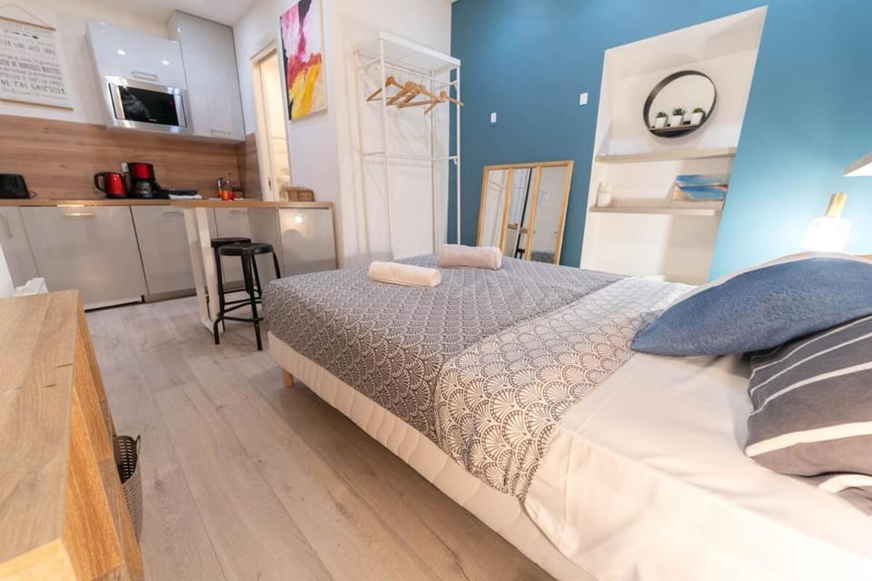 VIEUX NICE 4 studio hyper centre optimise Apartment in Nice
