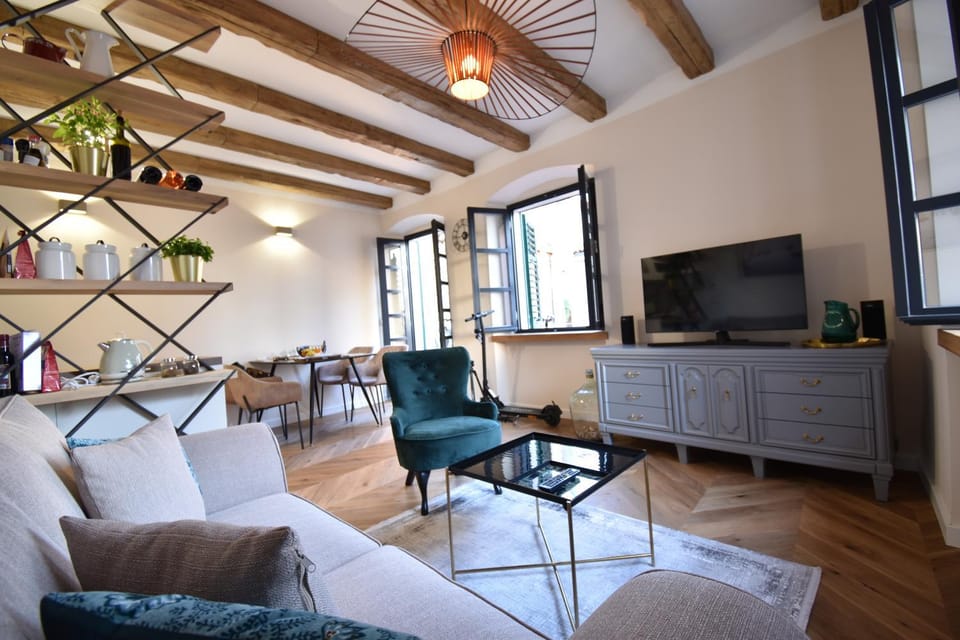 TV and multimedia, Living room, Seating area