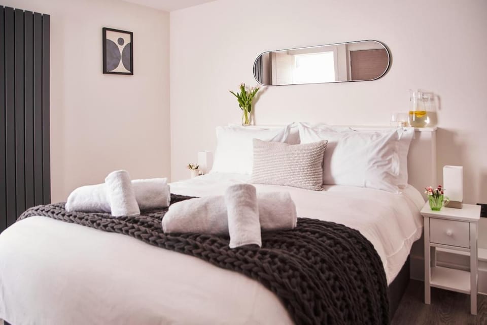 The Moorings - Duplex apartment on Torquay Marina with Hot Tub Apartment in Torquay