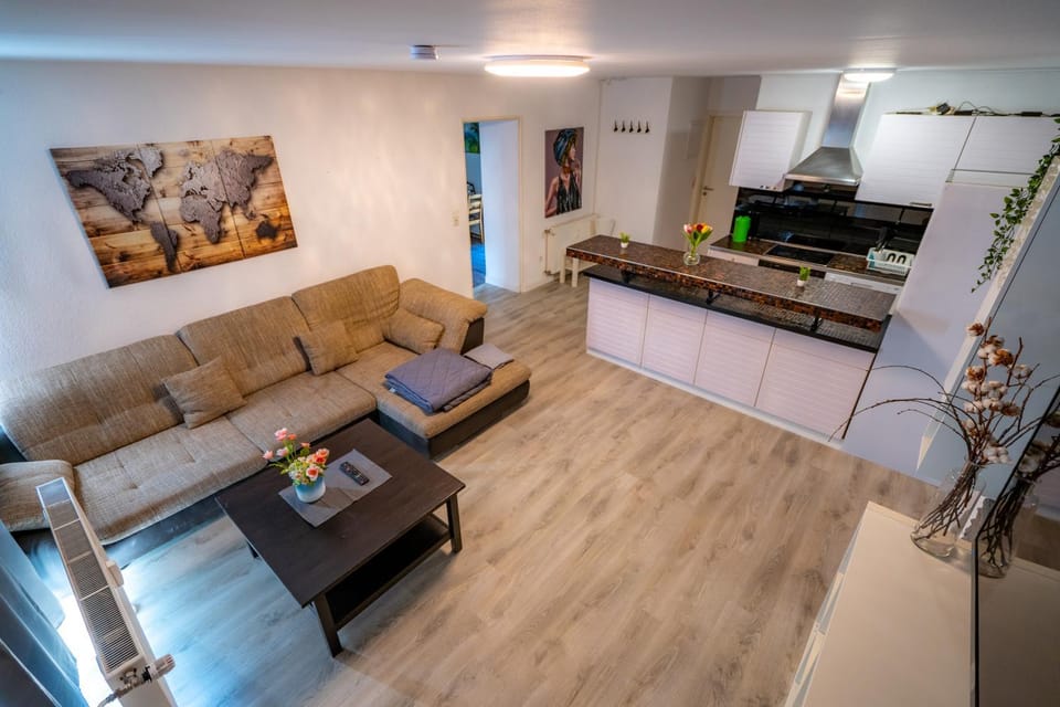 Kitchen or kitchenette, Living room, Seating area, Dining area