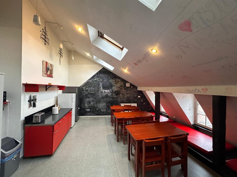 Kitchen or kitchenette, Communal kitchen