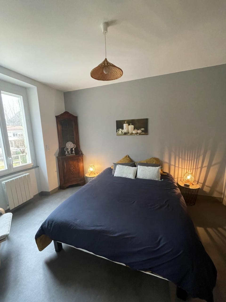 Photo of the whole room, Bedroom