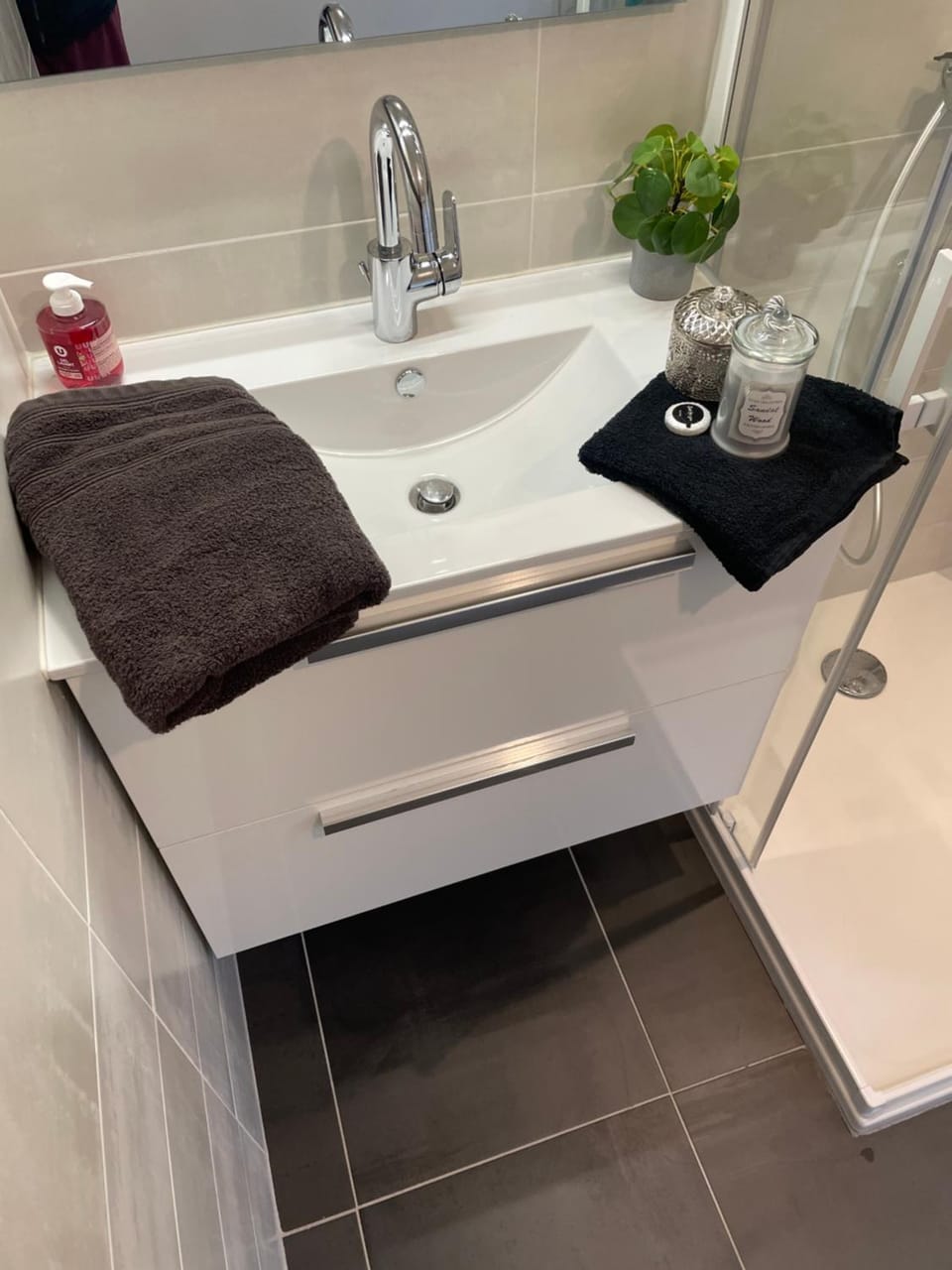 Bathroom, towels