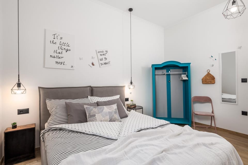 Bed, Decorative detail, Bedroom