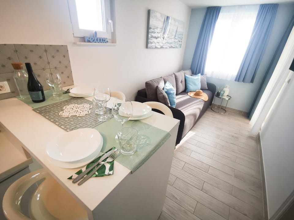 Living room, Dining area