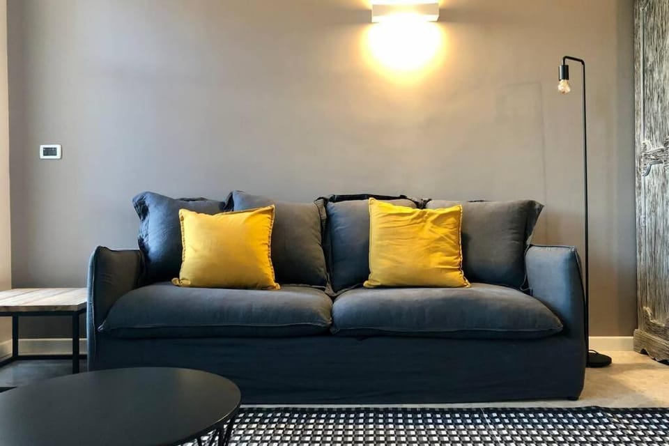 Bed, Living room