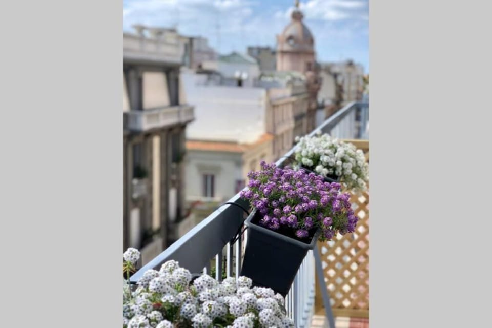 Property building, View (from property/room), Balcony/Terrace, City view