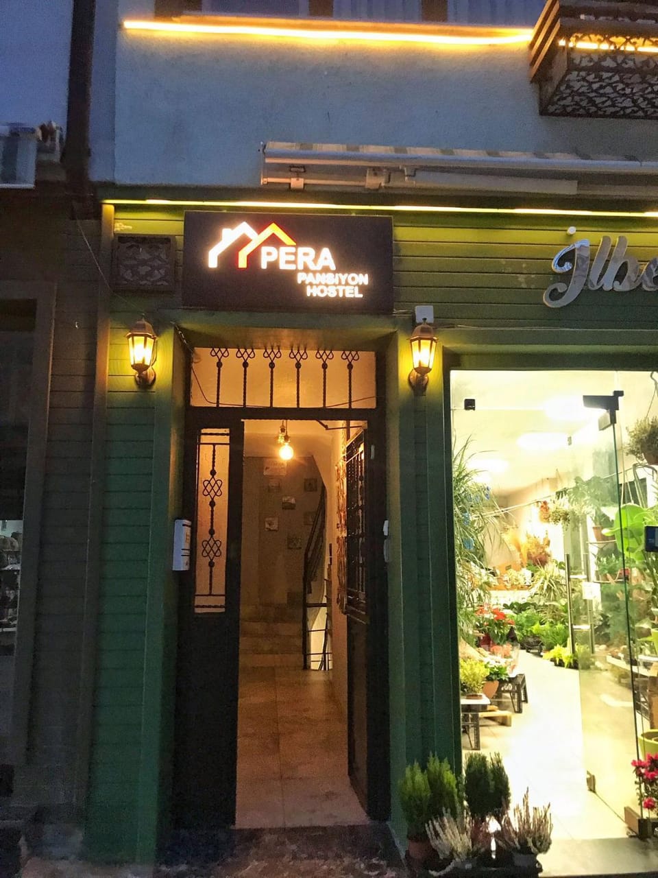 Facade/entrance