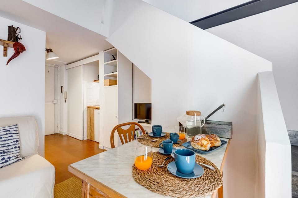 Living room, Seating area, Dining area, Breakfast, Drinks