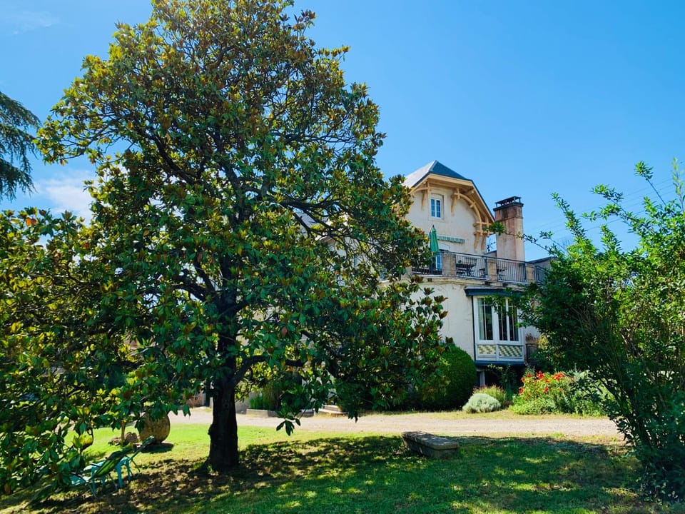 Domaine des Ondes Bed and Breakfast in Occitanie