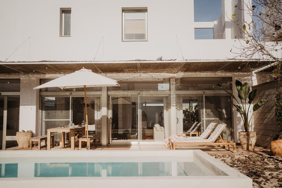 Balcony/Terrace, Swimming pool, sunbed