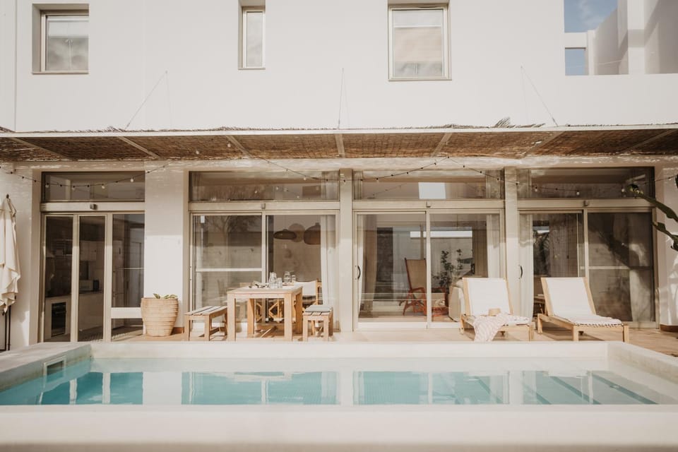 Pool view, Swimming pool, sunbed
