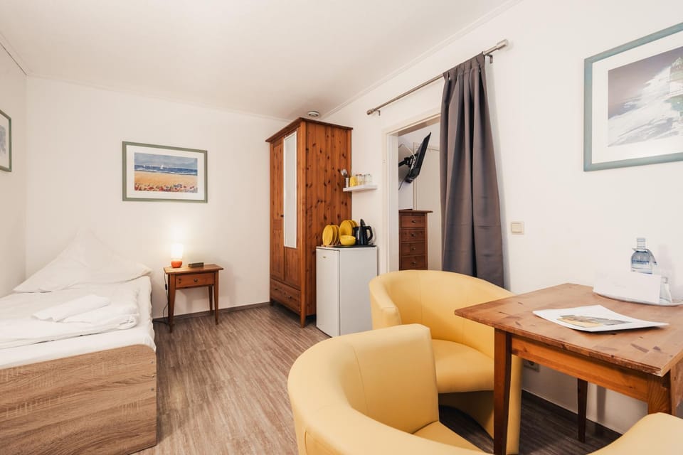 Living room, Photo of the whole room, Bedroom