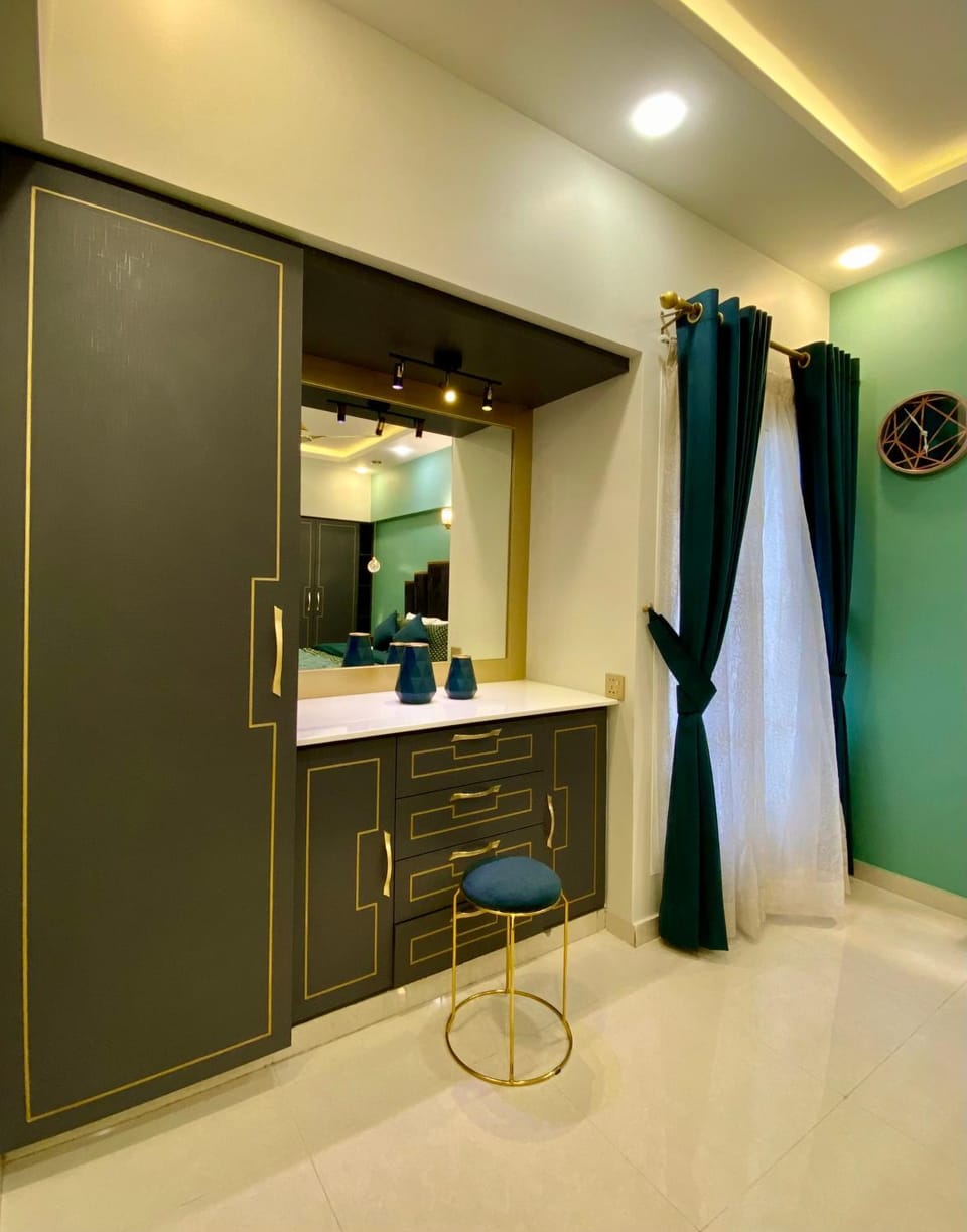 ZAHA Vacation Home 3 - Elegant & Spacious 2 br family apt, Shahrah e Faisal Apartment in Karachi