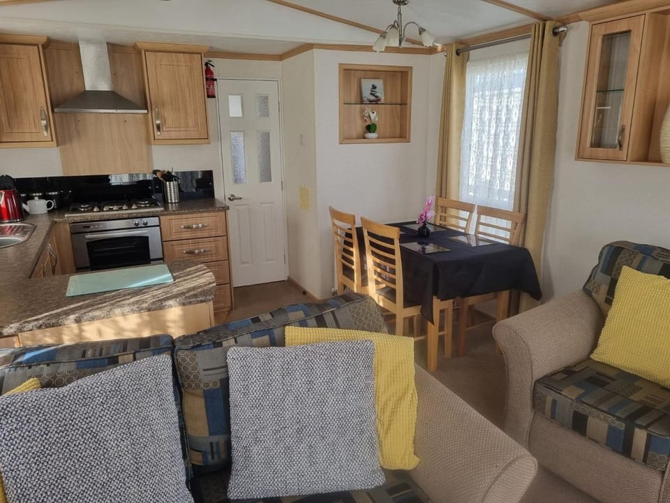 8 BERTH DELUXE CARAVAN Pg156 GOLDEN PALM CHAPEL ST LEONARDS Apartment in Chapel Saint Leonards