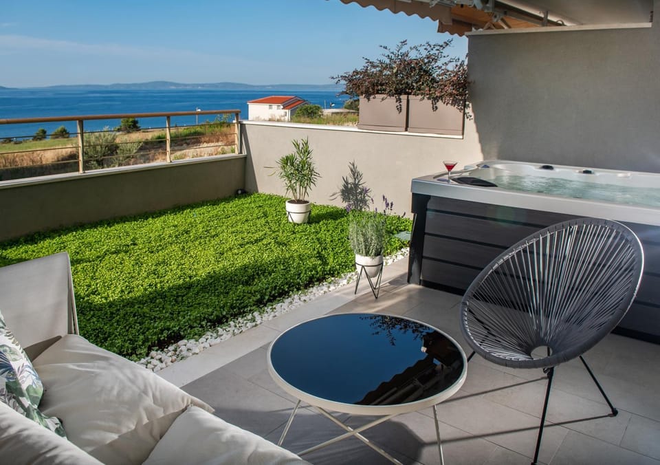 Natural landscape, Garden, Balcony/Terrace