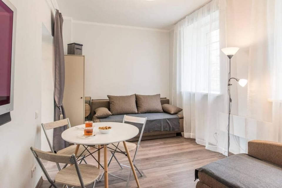 Latgales139 6 can stay Park in front of the house Free parking behind the fence Self check in out Apartment in Riga