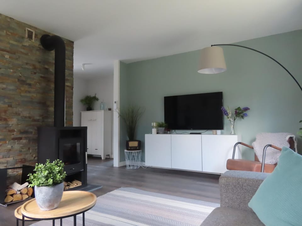 Communal lounge/ TV room, TV and multimedia
