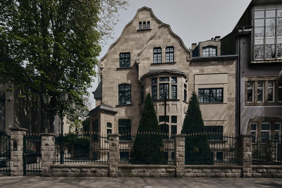 Property building, Day, Landmark view