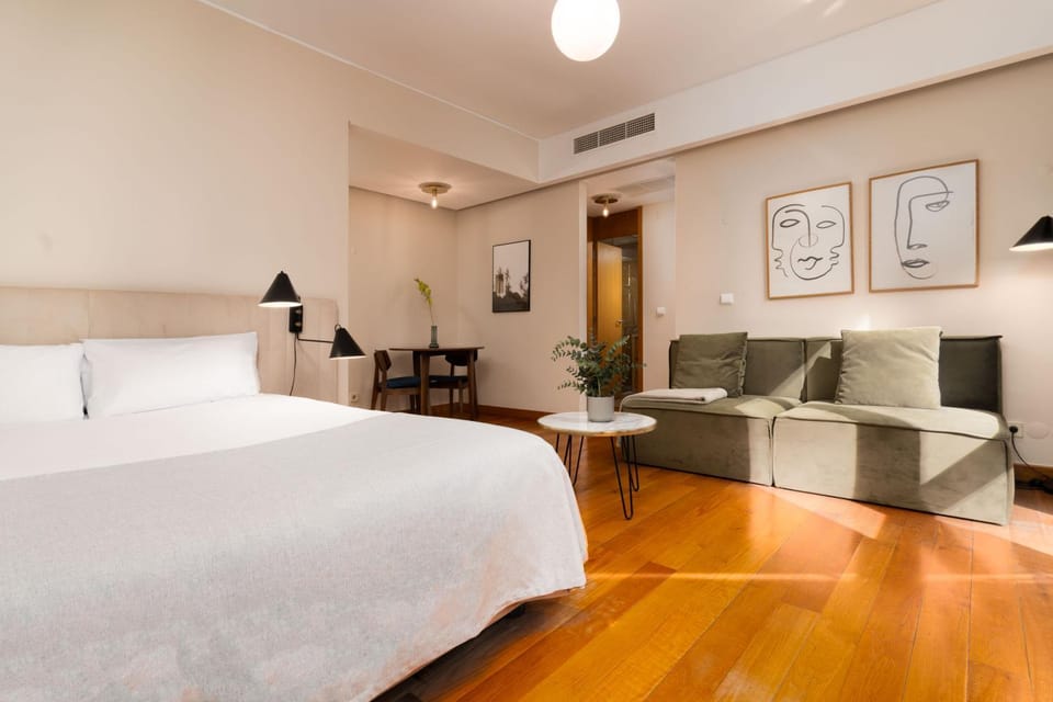 Living room, Photo of the whole room, Seating area, Bedroom