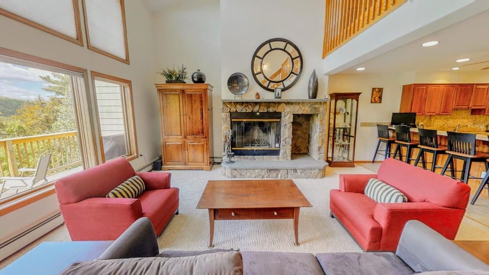 H5 Luxurious StoneHill Townhome with magnificent ski slopes view, hot tub! House in Carroll