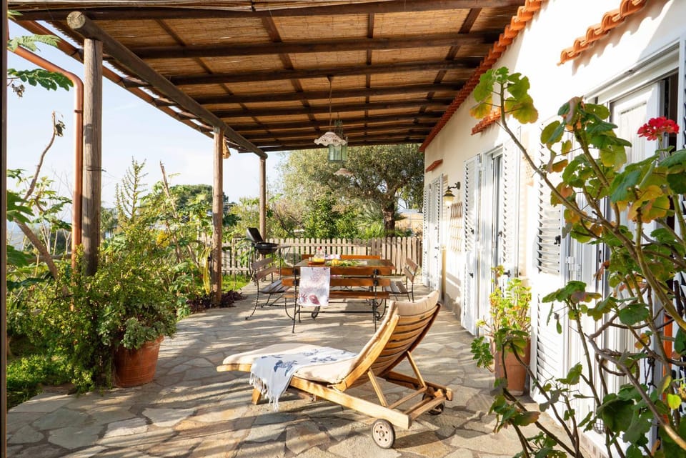 Property building, Balcony/Terrace, Balcony/Terrace