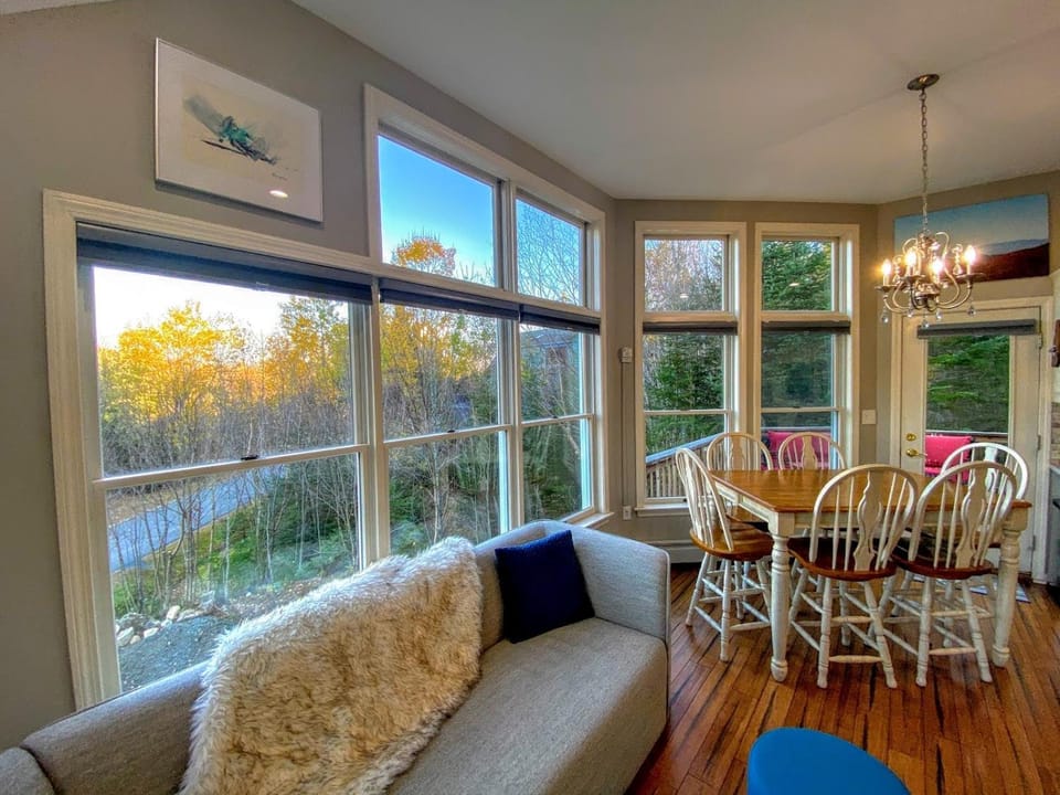 E7 Sunny Bretton Woods private home next to the slopes of Bretton Woods Hot Tub, Wifi House in Carroll