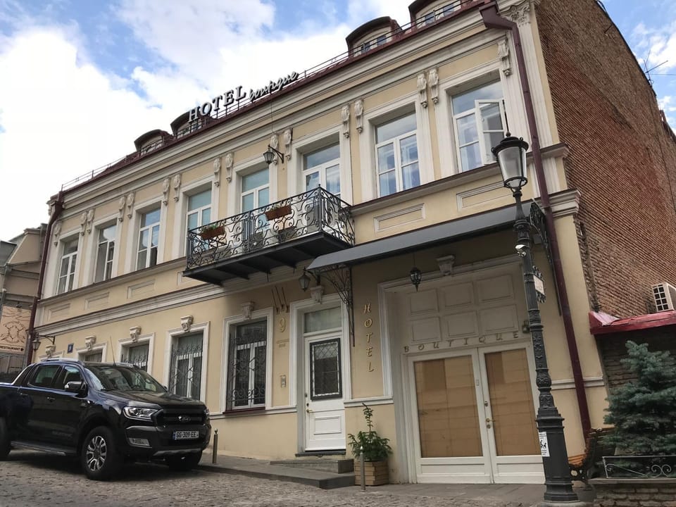 Property building, Facade/entrance