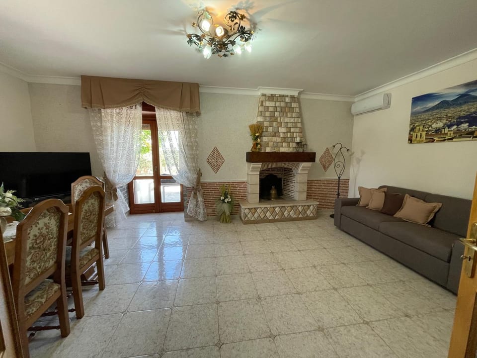 LOREN HOUSE, relaxing location with seaview House in Massa Lubrense