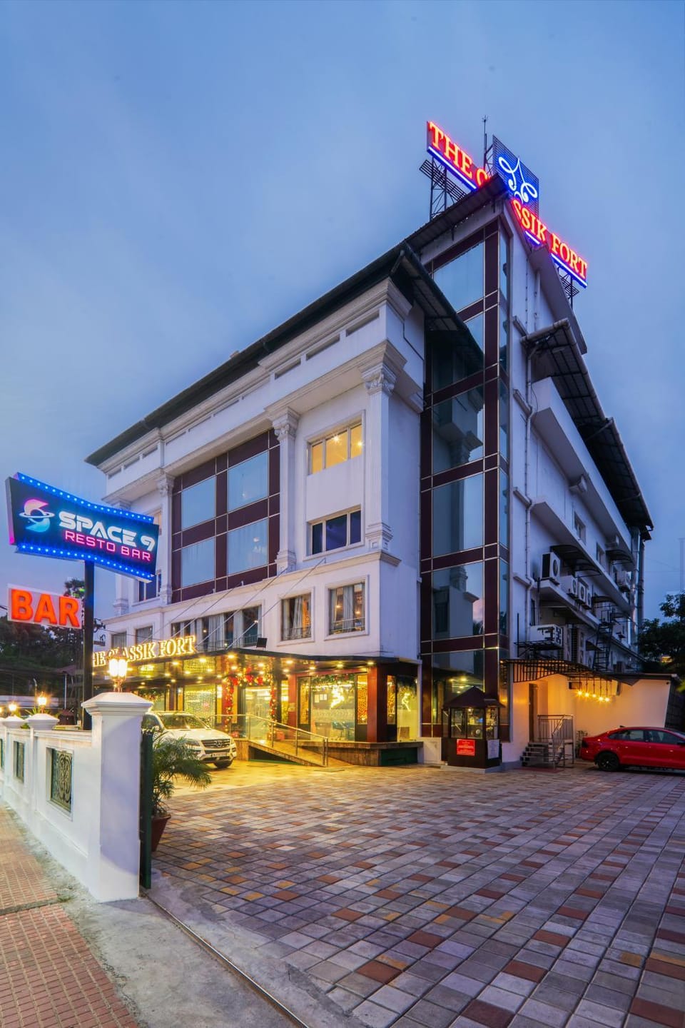 Facade/entrance