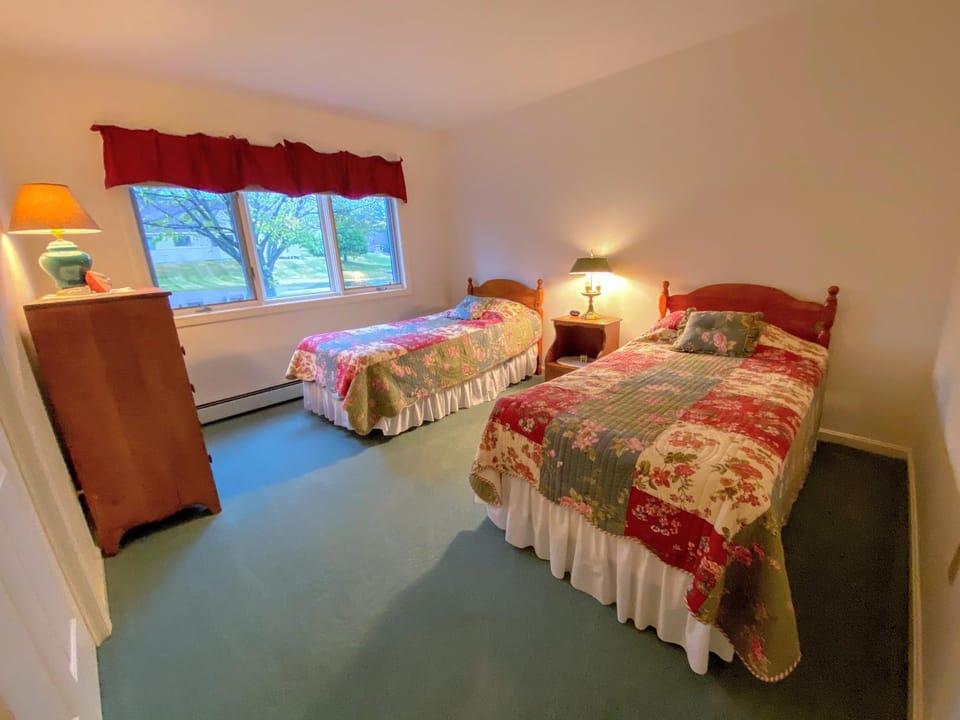 F9 Fairway Village home on the Mt Washington golf course - in the heart of Bretton Woods Villa in Bretton Woods