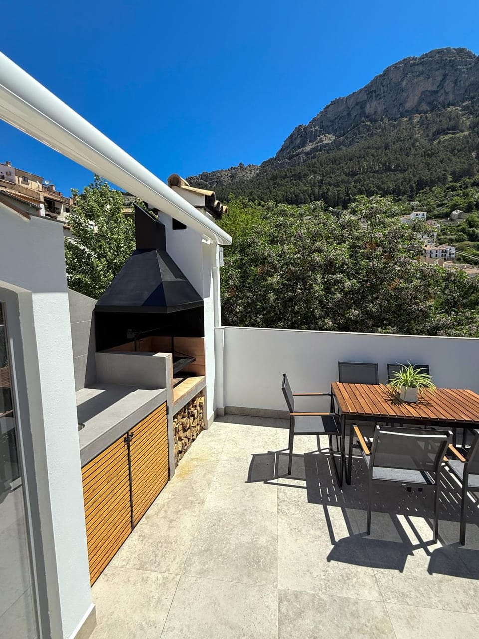 Patio, Natural landscape, BBQ facilities, Balcony/Terrace, Balcony/Terrace, Dining area, Mountain view
