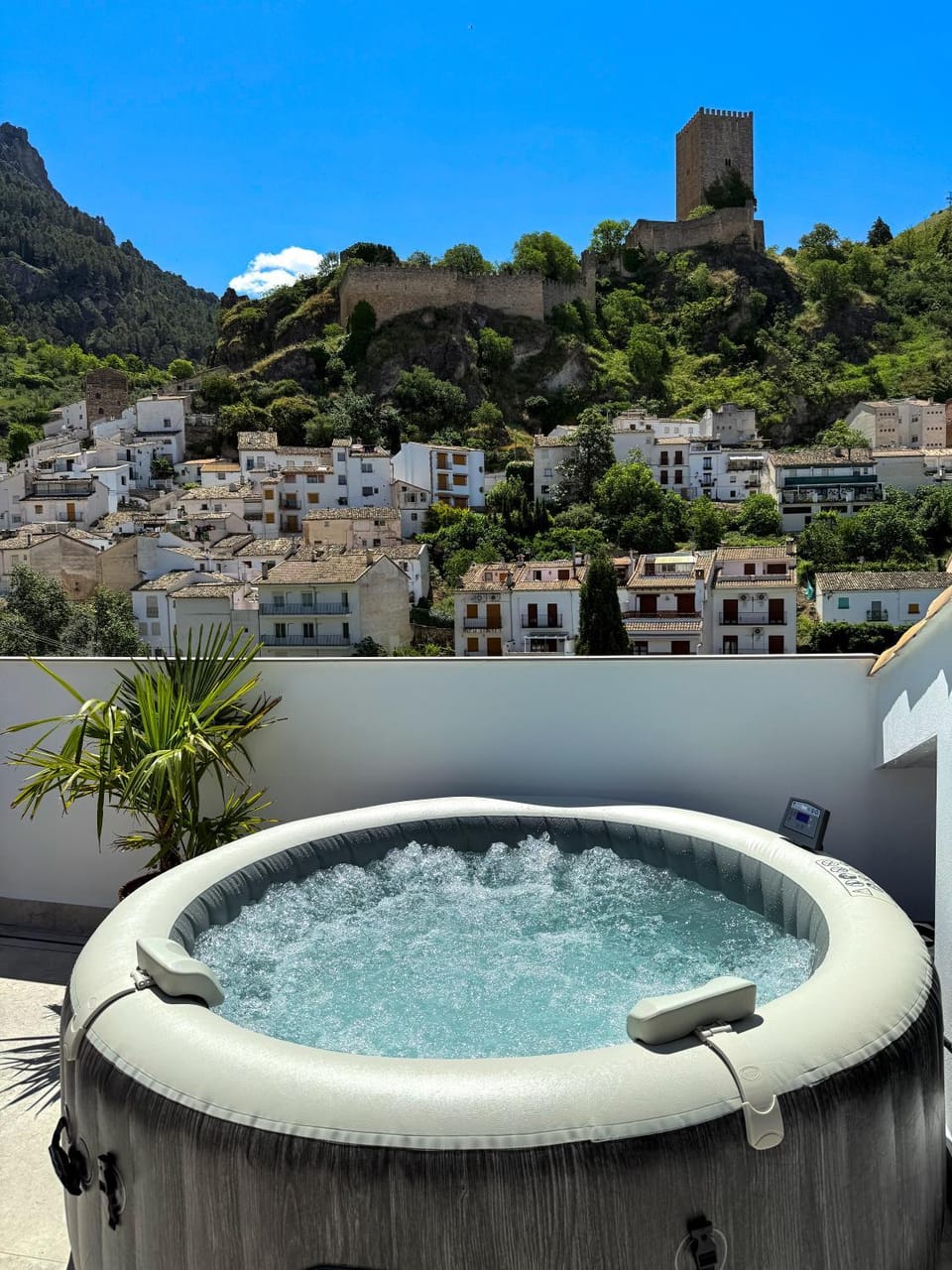 Natural landscape, Hot Tub, Hot Tub, Balcony/Terrace, Spa and wellness centre/facilities, Mountain view, Pool view