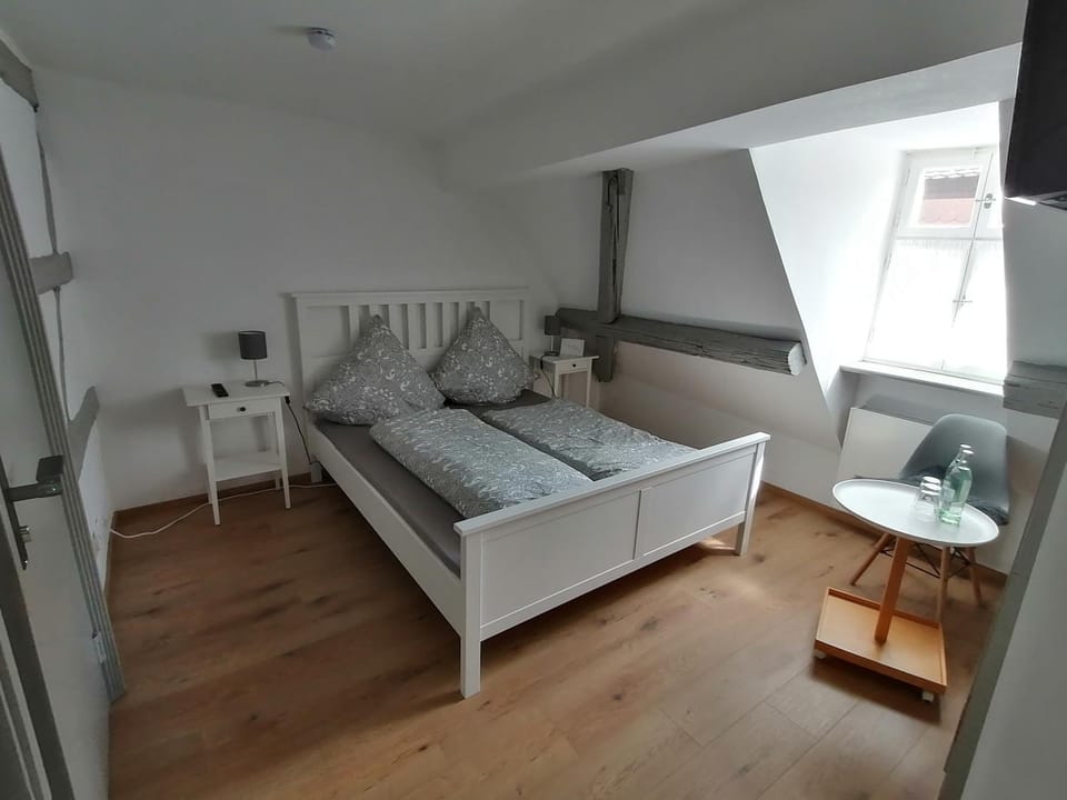 Photo of the whole room, Seating area