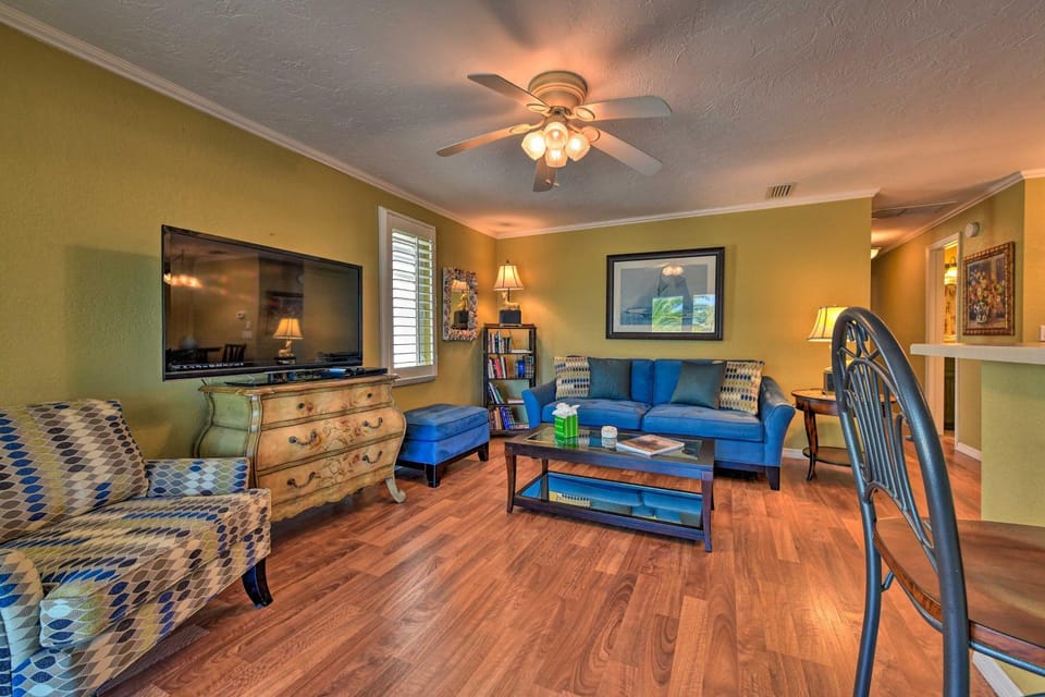 Bright Coastal Condo: Walk to Lido Key Beach! House in Lido Key