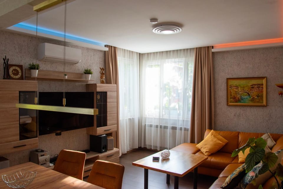 TV and multimedia, Living room, Seating area