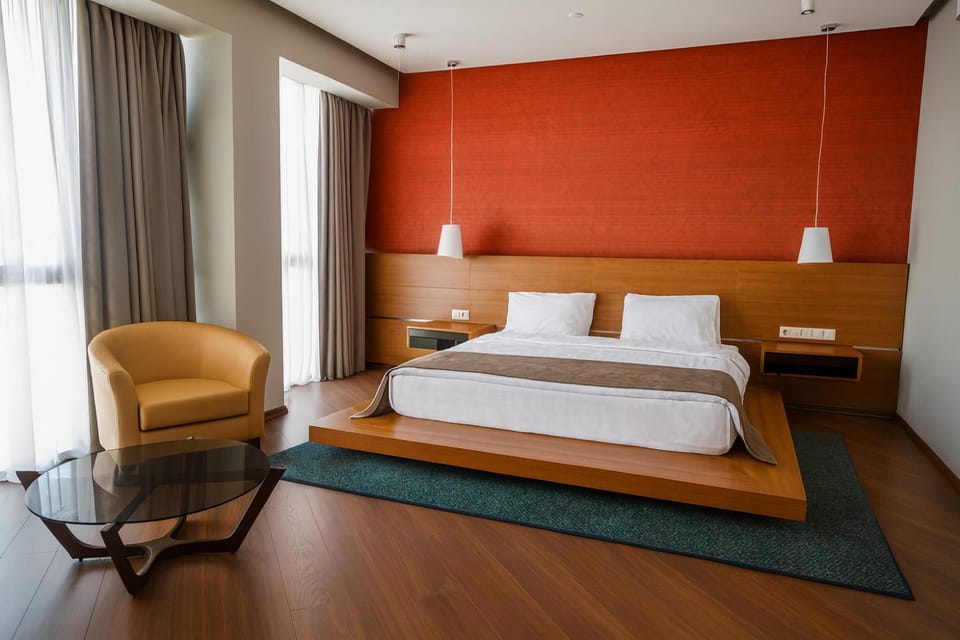 Bed, Food and drinks, Bedroom
