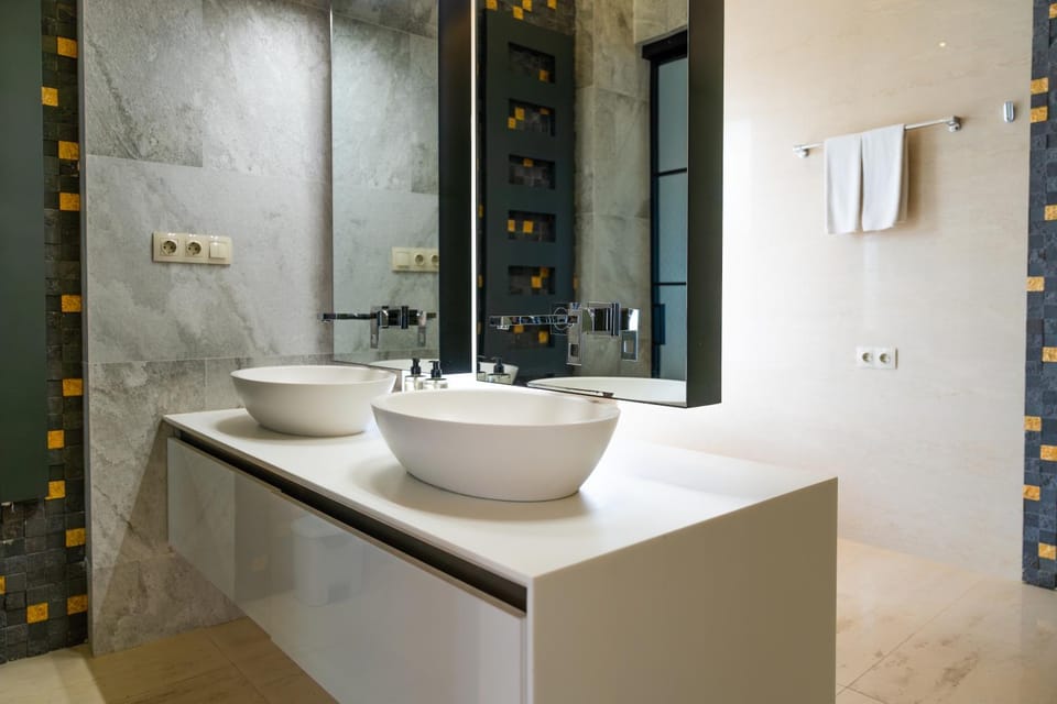Bathroom, Bath