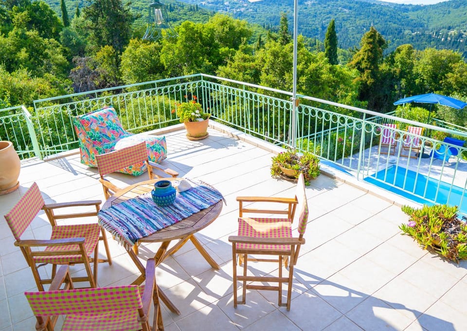 Balcony/Terrace, Mountain view, Pool view