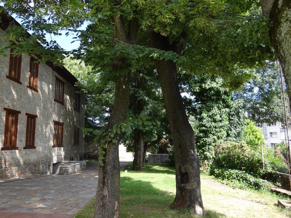 Facade/entrance, Area and facilities