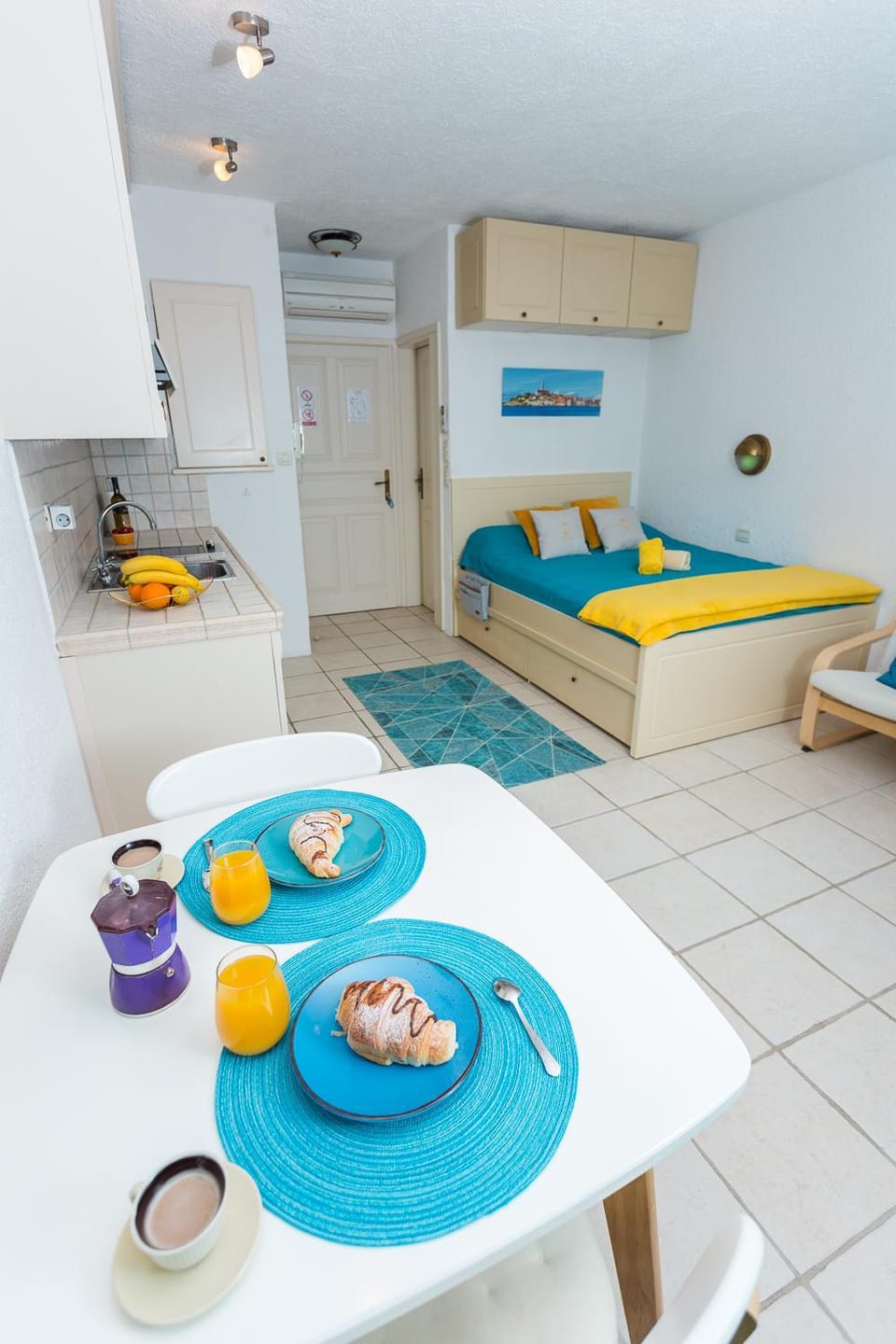 Photo of the whole room, Seating area, Dining area, Bedroom