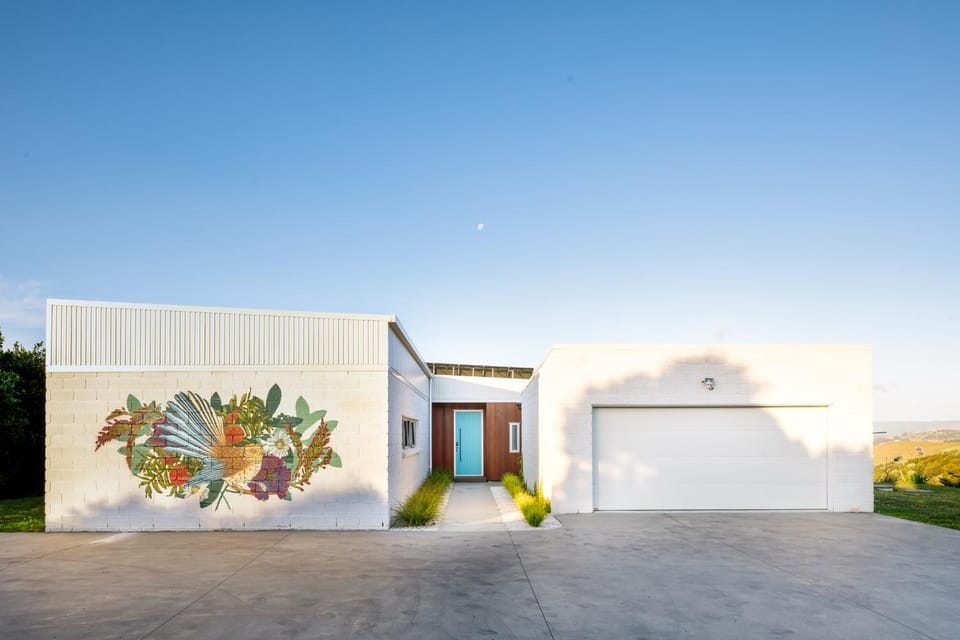 Property building, Facade/entrance, Property logo or sign