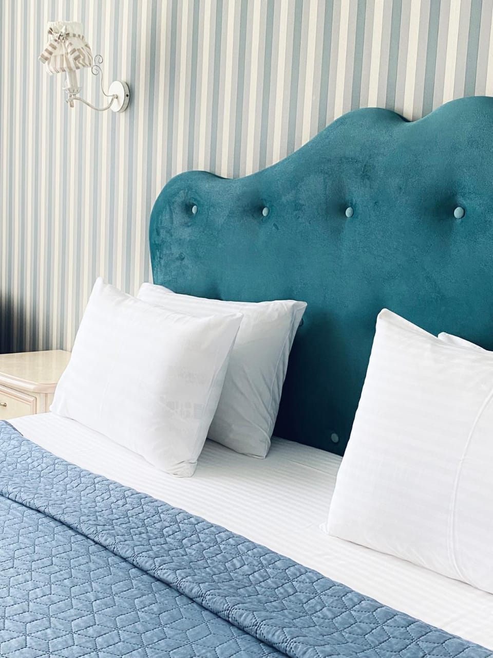 Bedroom, bunk bed