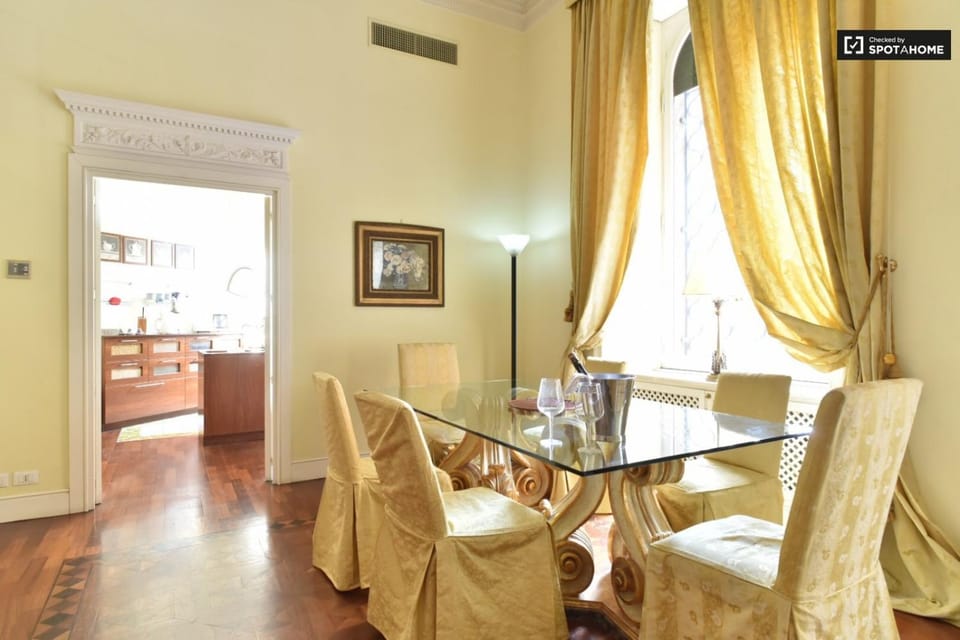 Communal lounge/ TV room, Dining area