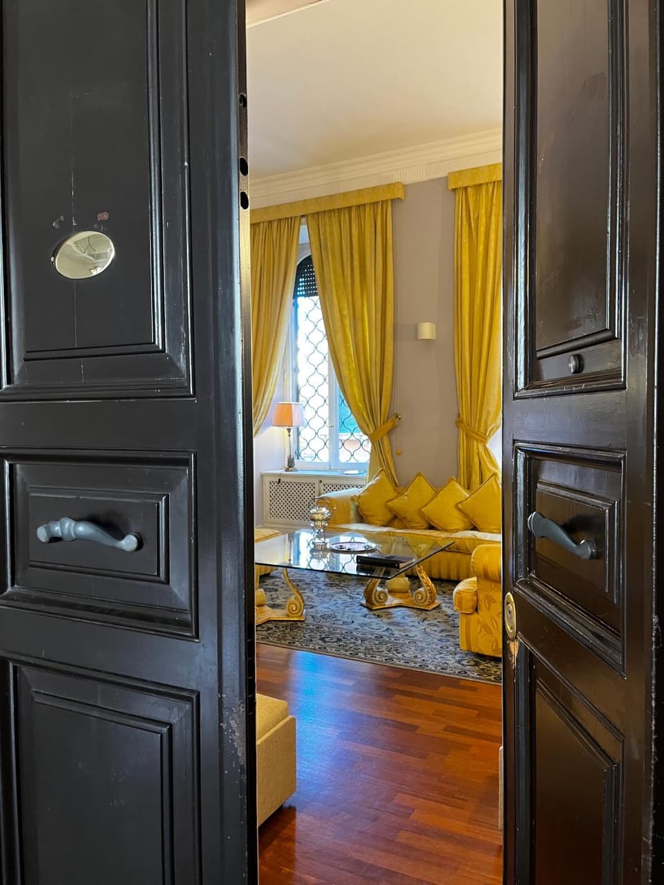 Property building, Living room, Photo of the whole room, Seating area