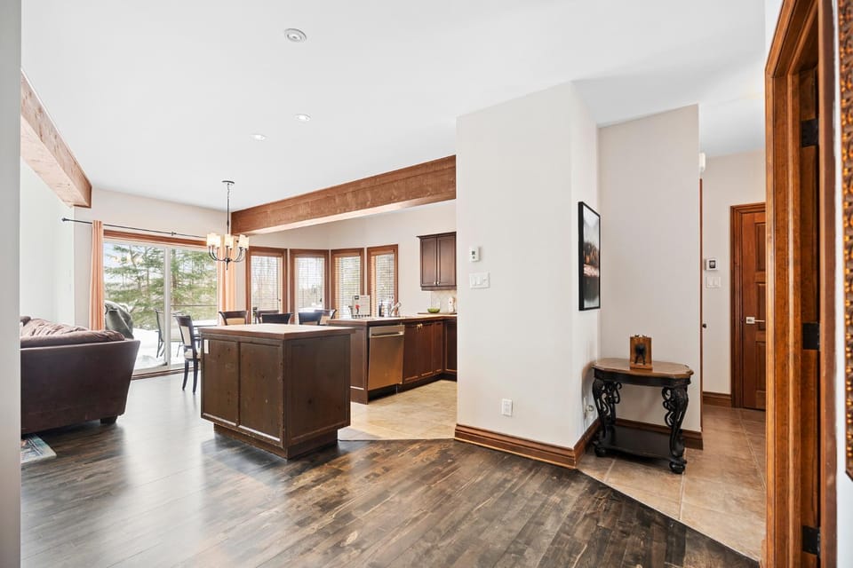 Kitchen or kitchenette, Living room