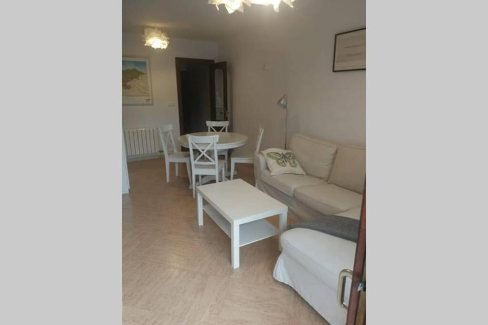 Apartamento en el Paseo de Manuel Noriega, Nº 9, con jardín privado, Wifi, en Comillas Apartment in Western coast of Cantabria