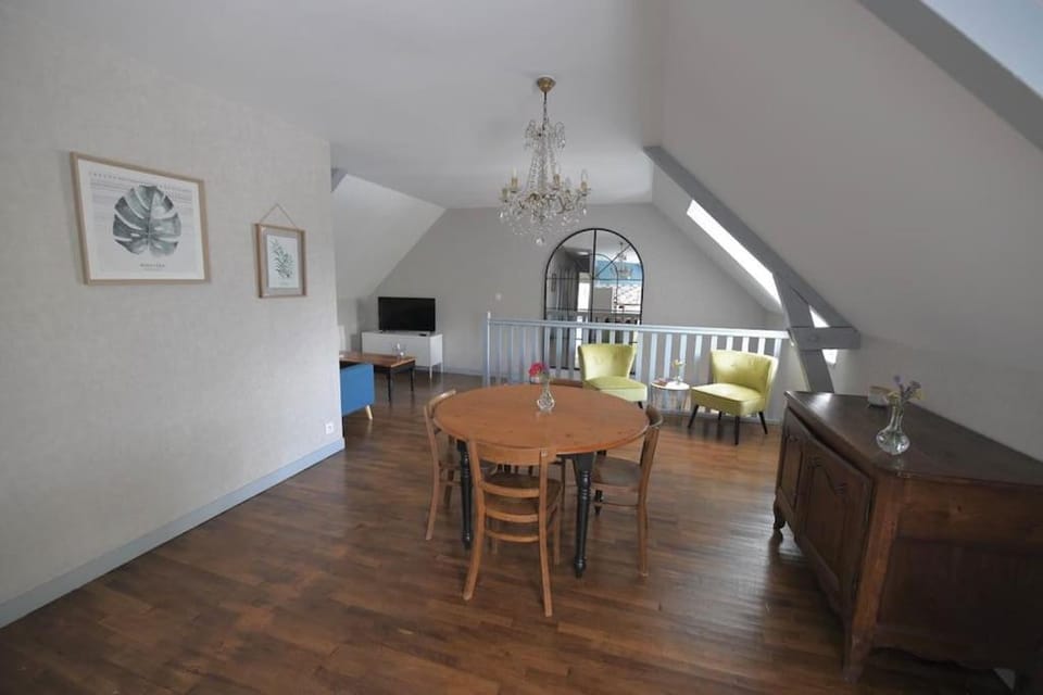 Seating area, Dining area