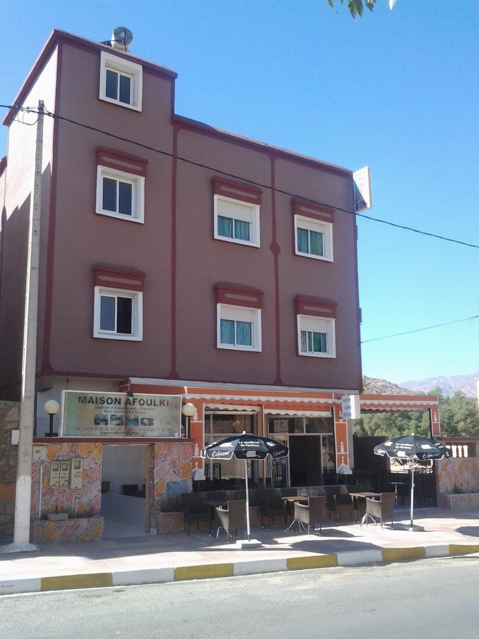 Property building, Day, Street view, Breakfast, Location, Parking